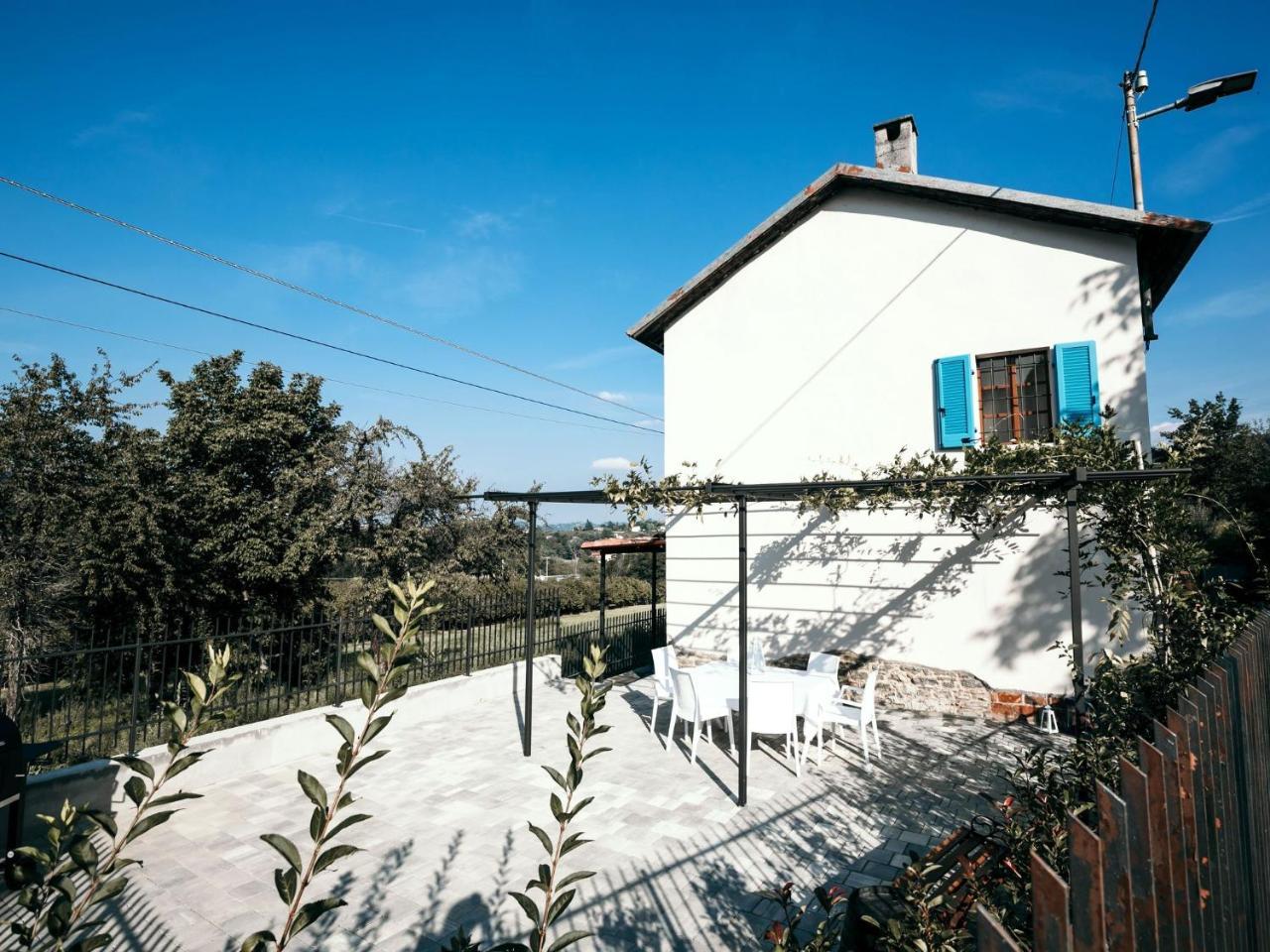 Superb Holiday Home In Piedmont Italy With Fireplace Santo Stefano Belbo Esterno foto